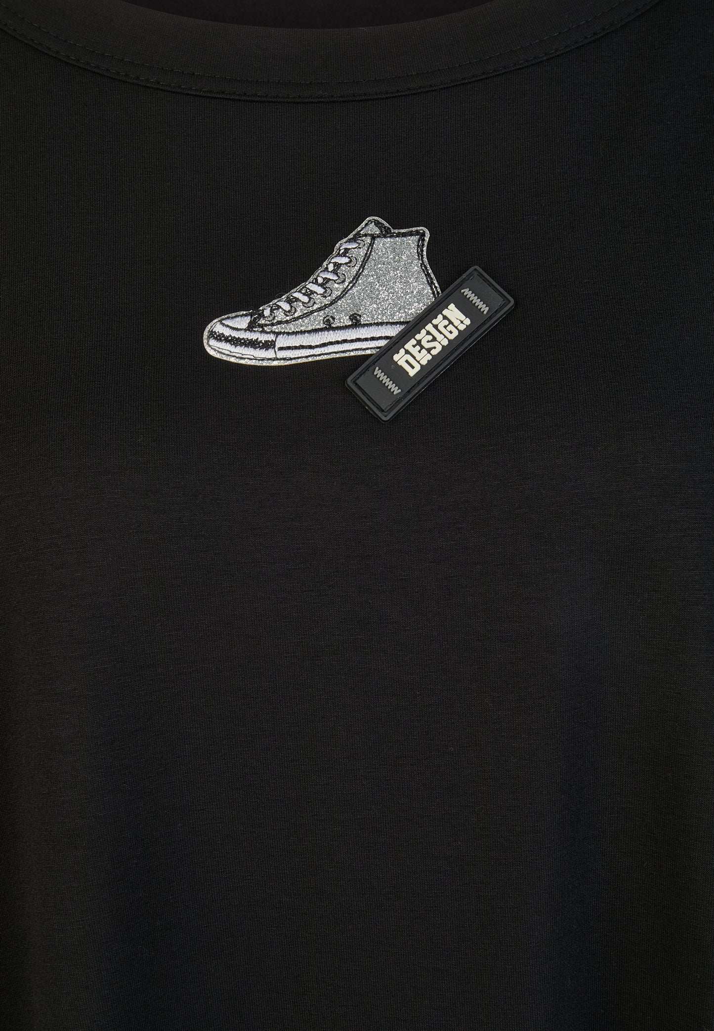 Long-Shirt mit dekorativem Sneaker-Badge